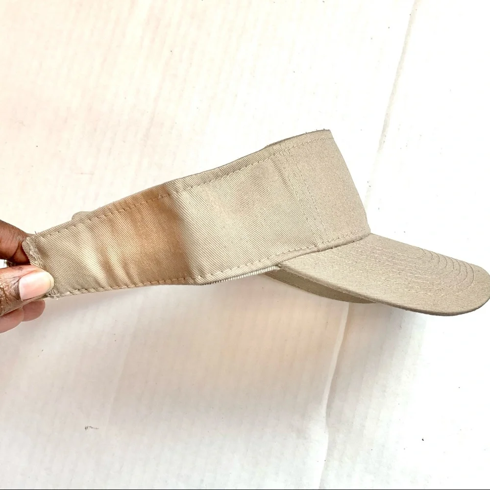Beige unisex visor cap.